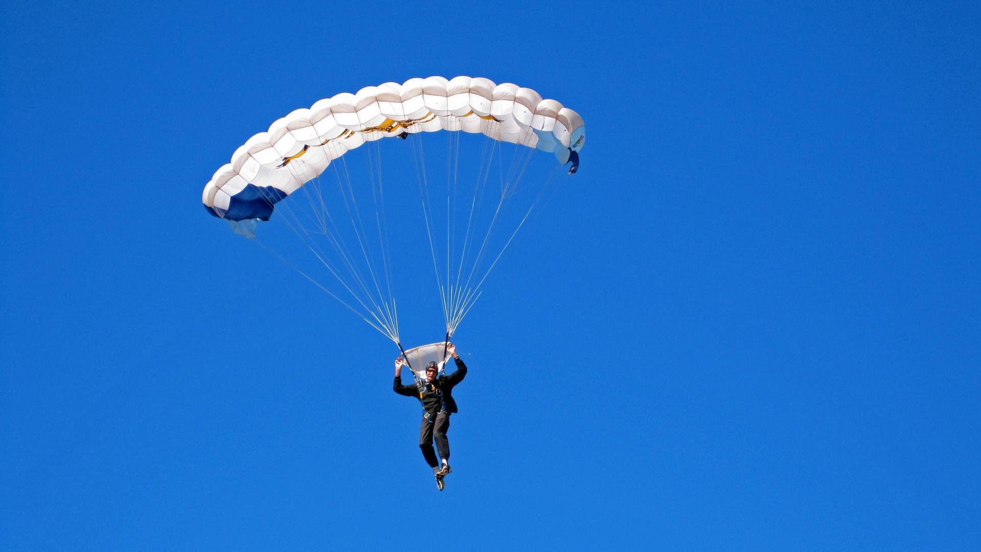 乐鱼体育在线-Kobayashi 身手敏捷表现抢眼